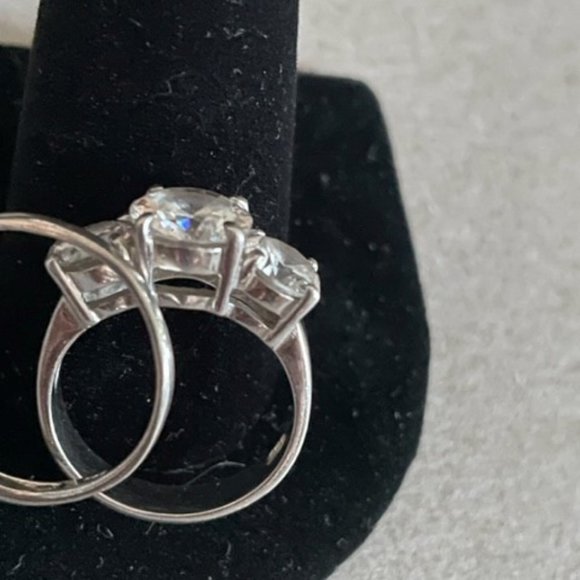 Sterling Silver over 3 carat TW 3 Stone Quartz Princess Cut Chunky Wide Band - Picture 5 of 12